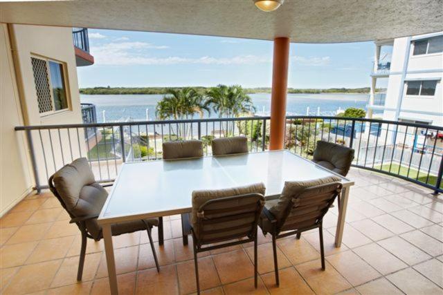 On The River Apartments Maroochydore Oda fotoğraf